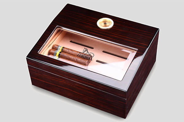 Tư vấn mẹo sử dụng và vệ sinh hộp giữ ẩm cigar mini